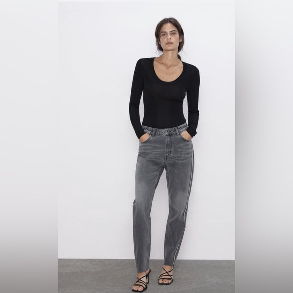 Zara Women’s Mom Fit Raw-hem Denim Jeans with Side Stripes in Grey/Faded Black